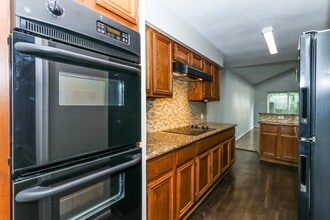 Building Photo - 1308 Wilson Dr