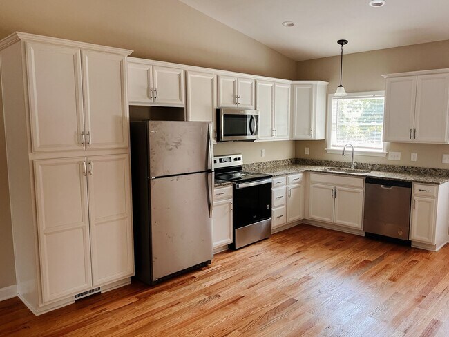 Foto del edificio - Brand New 3 Bed, 2 Bath One-Level Townhome