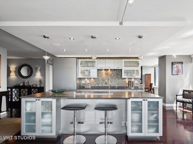 Foto del edificio - 2800 N Lake Shore Dr