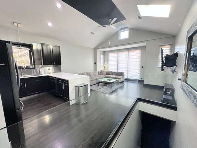 Foto del edificio - 2711 W Congress Pkwy