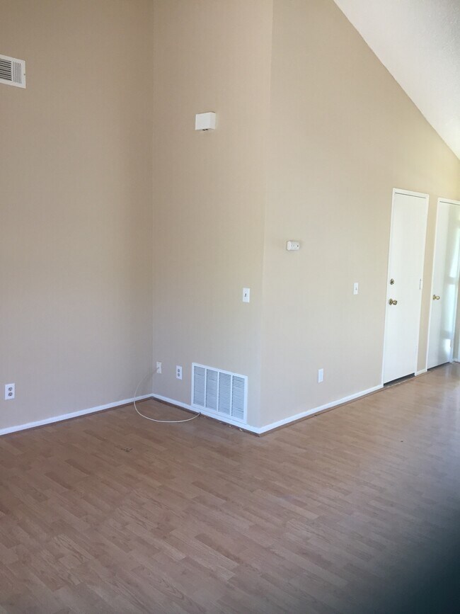 Foto del edificio - 126 Oakdale Ln