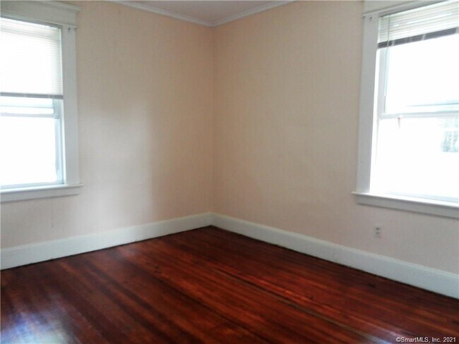 Building Photo - 472 Villa Ave