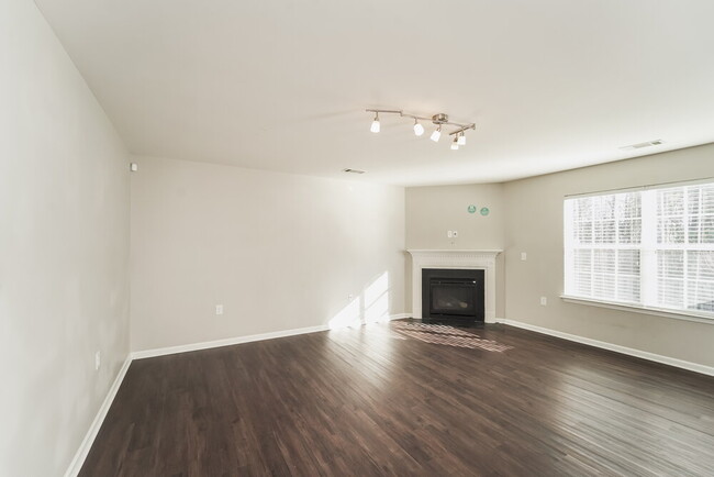 Building Photo - 14103 Lake Crossing Dr