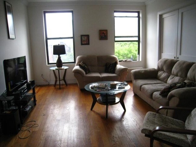 Living Room - 3621-3629 Broadway