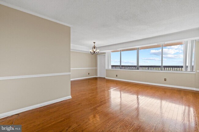 Foto del edificio - 3709 S George Mason Dr