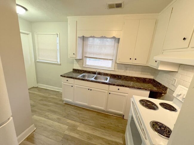 Foto del edificio - 428 13th Ct NW