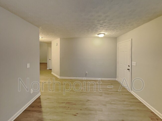 Foto del edificio - 3711 Sandy Shoals Ln