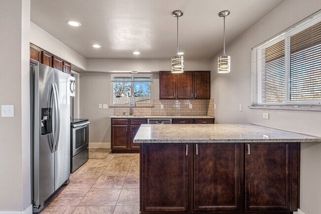 Foto del edificio - Littleton Townhome, Large Recently Renovat...