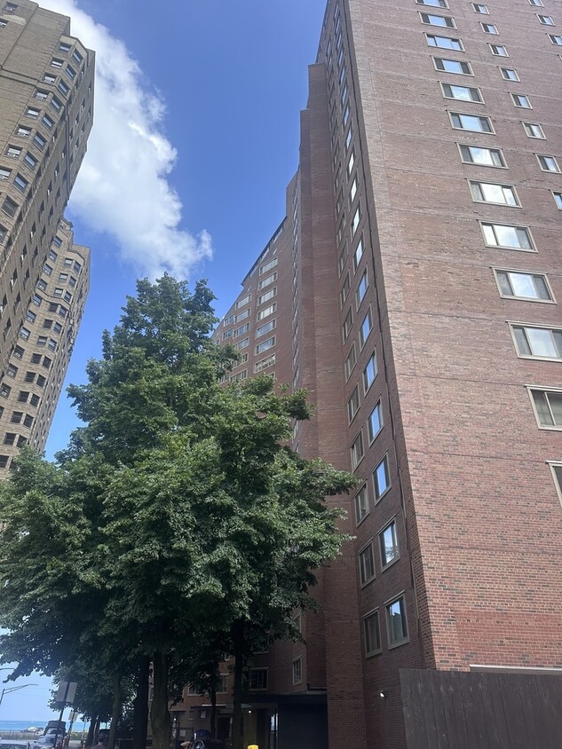 Primary Photo - 1360 N Lake Shore Dr