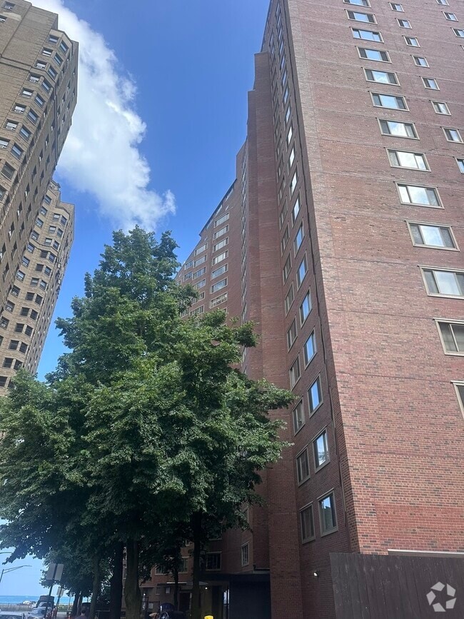 Building Photo - 1360 N Lake Shore Dr