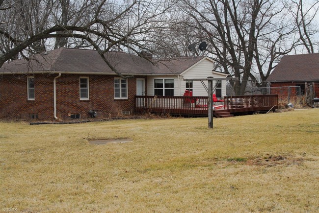 Building Photo - 3 br, 1 bath House - 9150 SE 56th Ave
