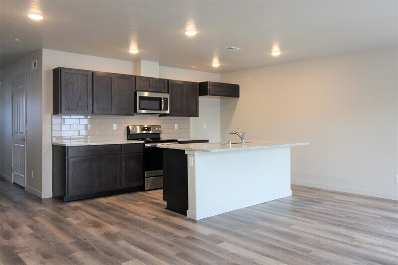 33 N Jefferson St Unit 120, Kennewick, WA 99336 Condo for Rent in