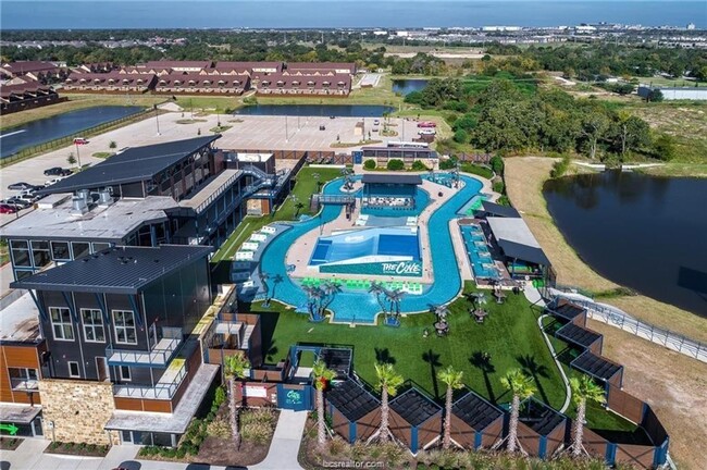 Building Photo - 1 room available in 4 Bed, 4 Bath Barracks...