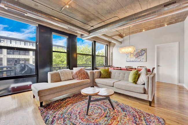 Foto del edificio - 1111 W 15th St