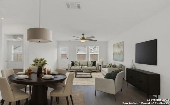 Foto del edificio - BEAUTIFUL 4-BEDROOM HOME AT THE SILOS