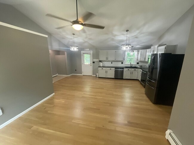 Building Photo - For Rent – 4 Bed, 2 Bath Home w/ Garage & ...