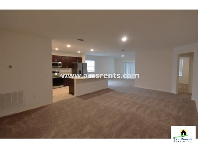 Building Photo - 711 Swallow Ln
