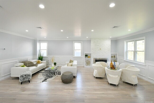 Foto del edificio - 1582 Middle Neck Rd