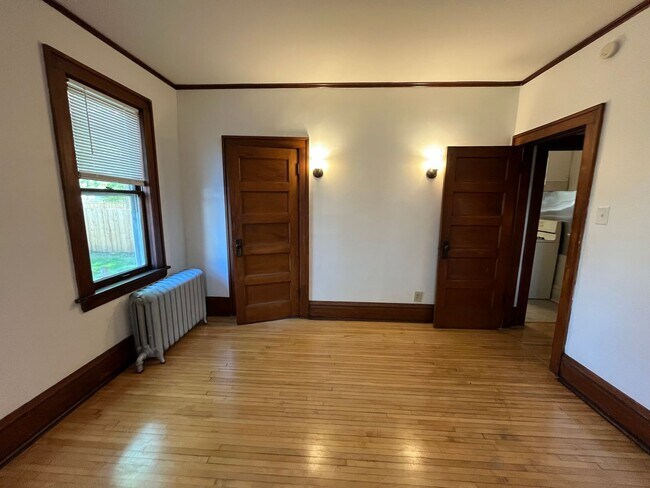 Building Photo - 1408 18th Ave N