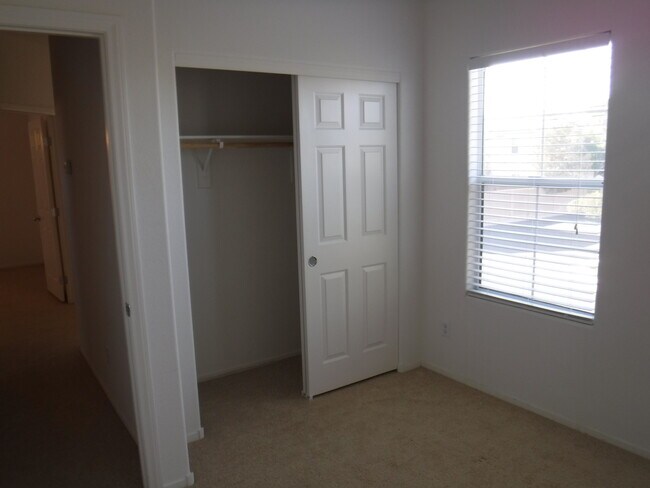 Foto del edificio - 3 BEDROOM HOME IN GATED COMMUNITY WITH COM...