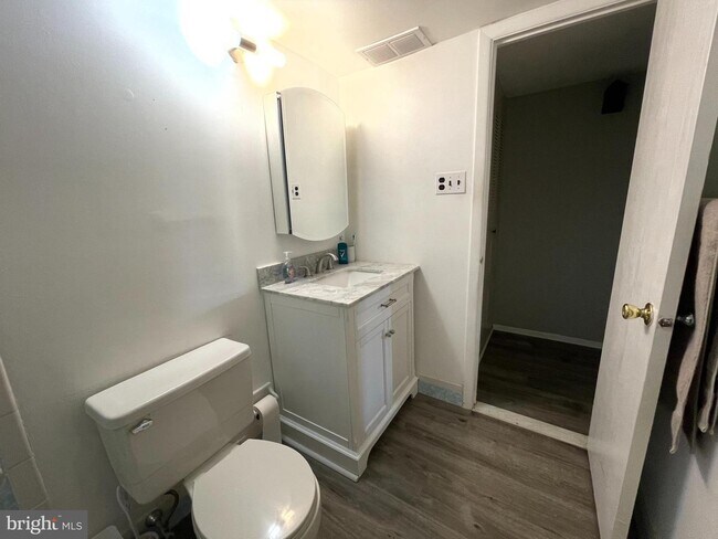 Foto del edificio - 6912 Hilltop Dr