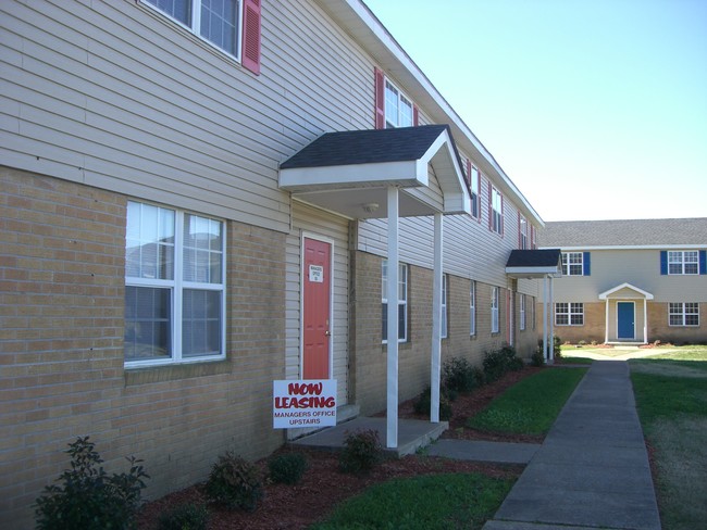 Building Photo - Amberwood Village