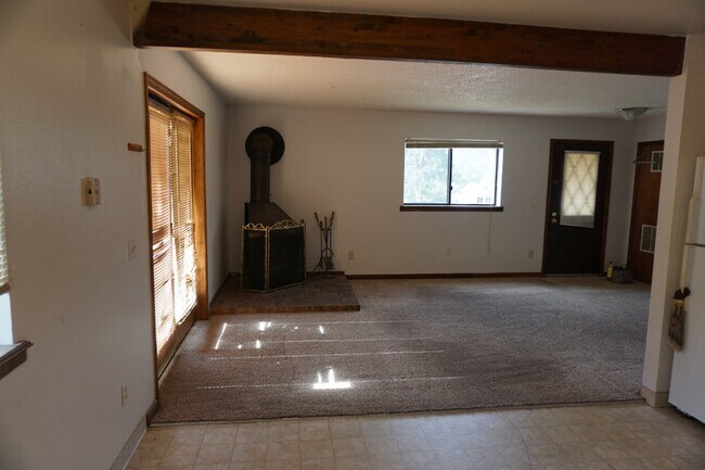 Foto del edificio - Two Bedroom Garden Level Duplex