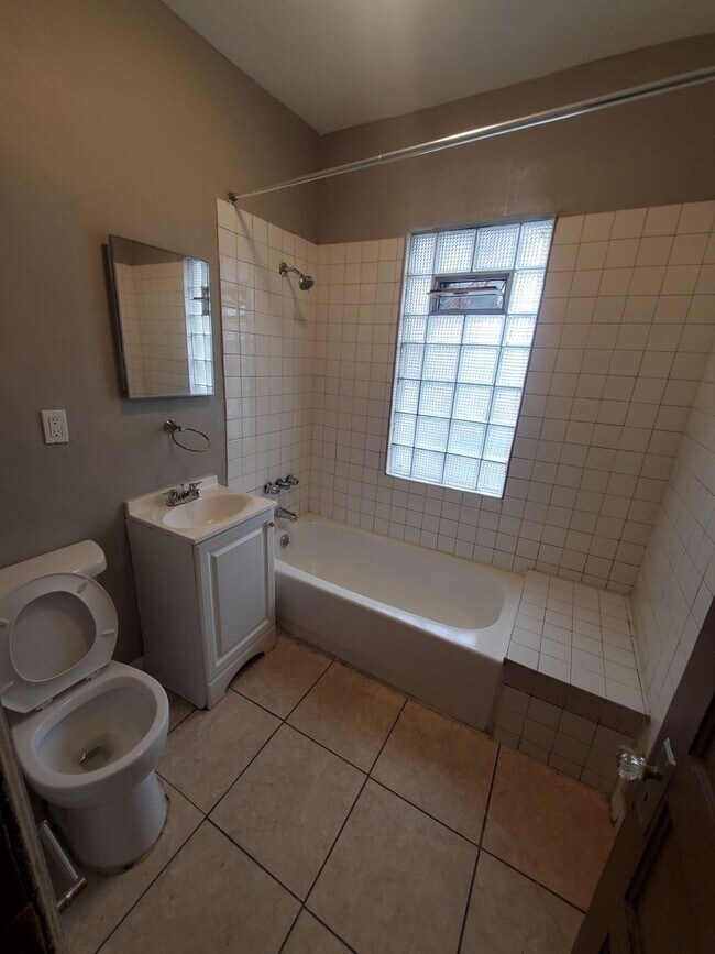 Foto del edificio - 3256-3258 N 17th St. (Duplex)