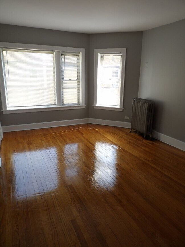 Foto del edificio - 7947 S Langley Ave