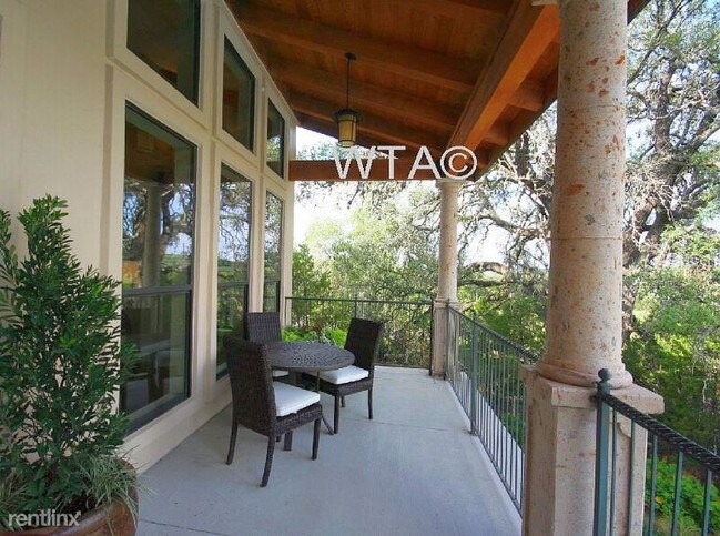 Foto del edificio - 7002 Convict Hill Rd