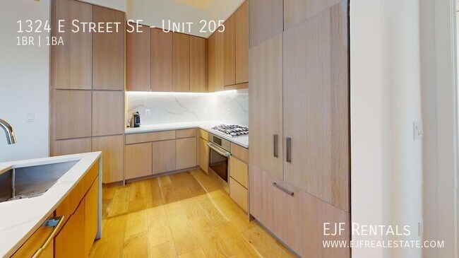 Foto del edificio - 1324 E Street SE-Unit 205
