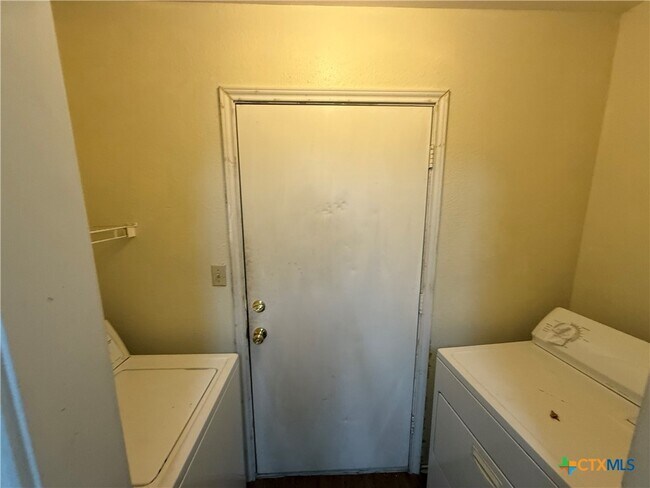 Foto del edificio - 1000 Sagewood Trail