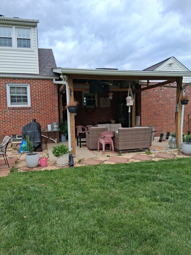 Foto del edificio - 7012 Warfield Rd