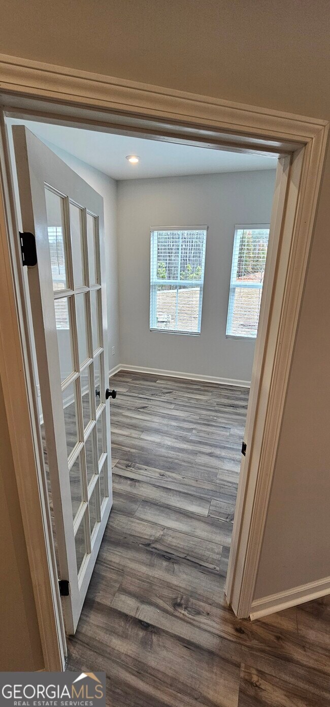 Building Photo - 908 Colton Dr