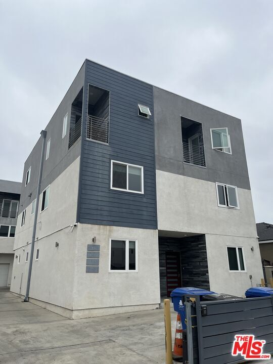 Foto principal - 1861 S Curson Ave