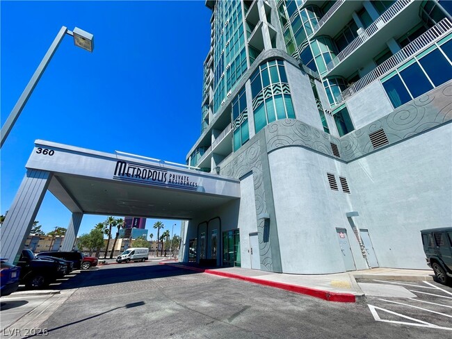 Building Photo - 360 E Desert Inn Rd