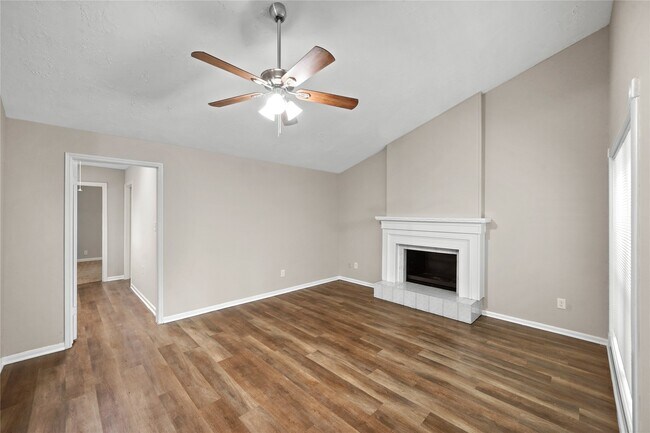 Building Photo - 1606 Stone Lake Dr