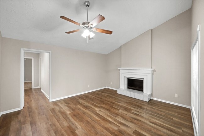 Foto del edificio - 1606 Stone Lake Dr