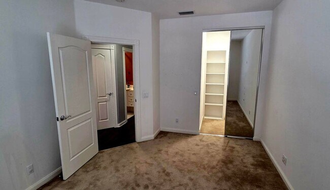 Foto del edificio - 47 Tall Oaks Cir