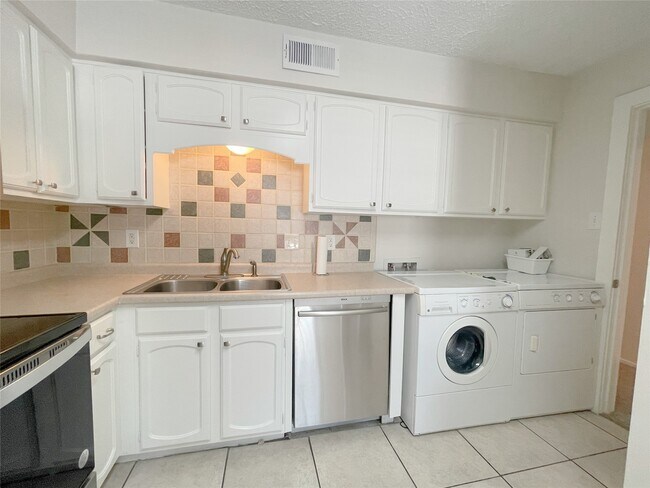 Foto del edificio - 443 N Post Oak Ln