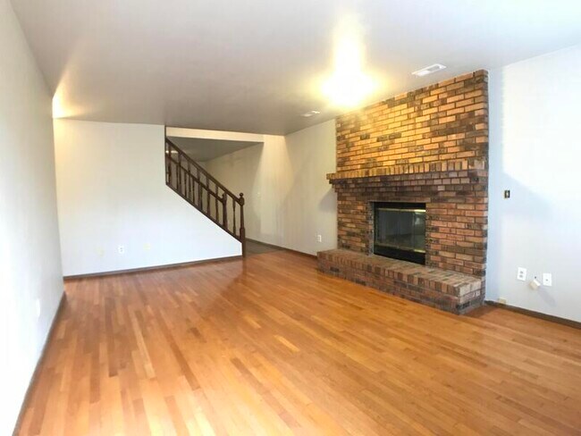 Foto del edificio - 128 Clinton Hill Dr