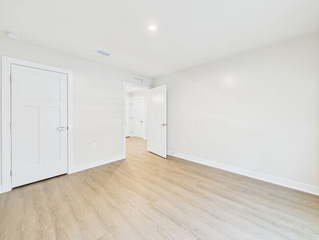 Building Photo - Functional Floorplan, Modern Comfort – Wel...
