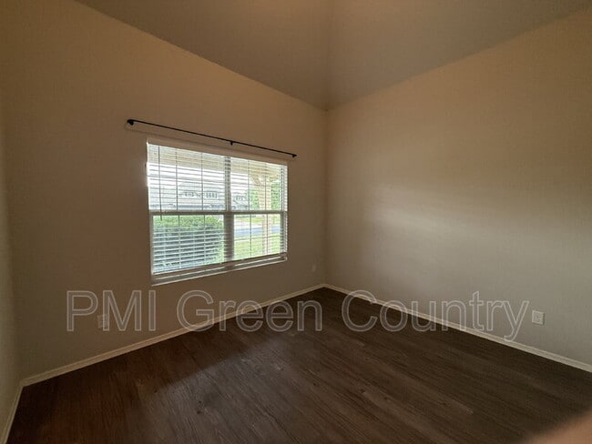 Foto del edificio - 10545 N 121st E Ave