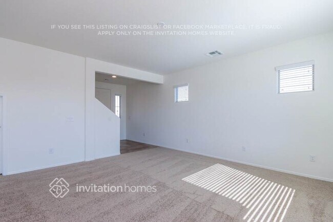 Building Photo - 1323 E Palomino Way