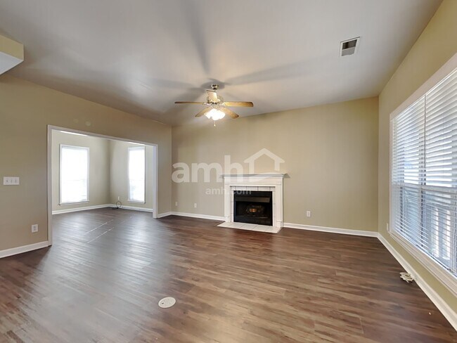 Building Photo - 2899 Tradewind Drive