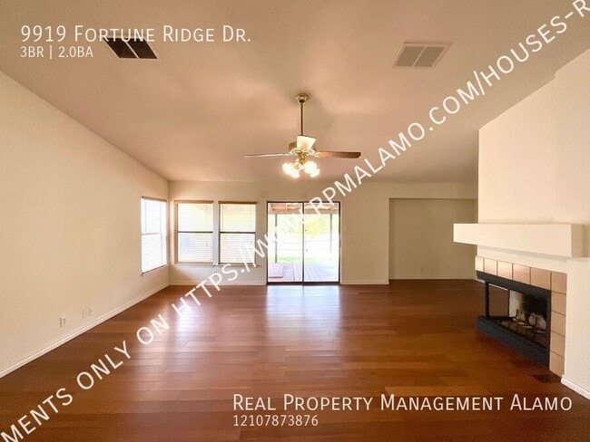 Foto del edificio - 9919 Fortune Ridge Dr