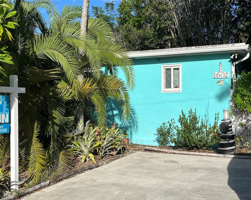 Foto principal - 1602 NE 1st Ave.