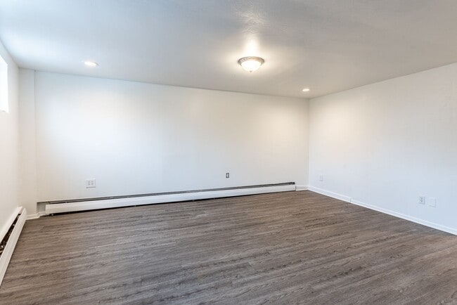 Building Photo - 2233 Arlington Ave