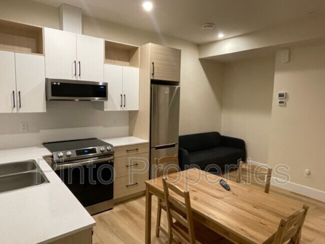 Photo du bâtiment - 8717-8110 110 St NW