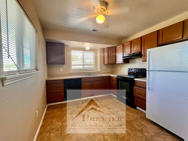 Building Photo - 1160 Mazatlan Cir